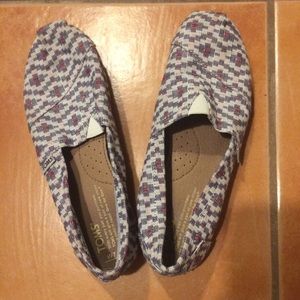 Toms, red white and blue pattern